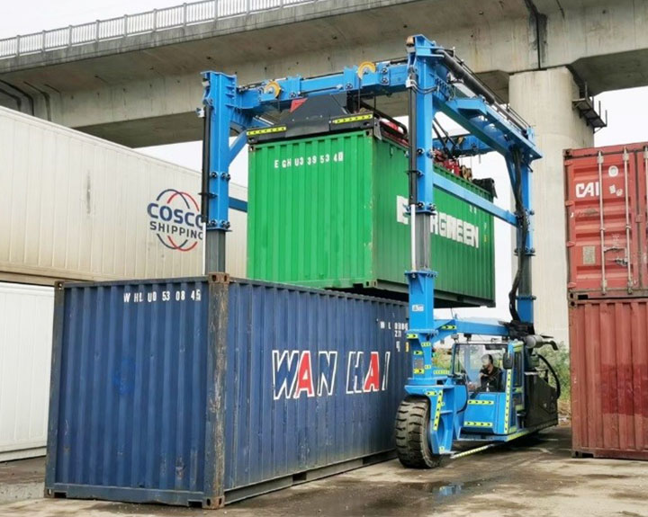 集装箱跨运车
