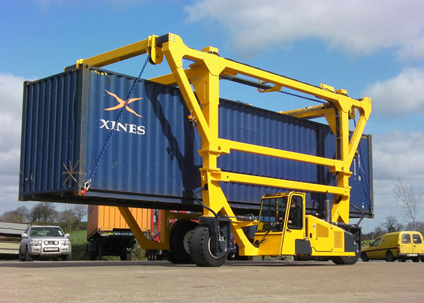 华隧智运：跨运车灵活搬运的结构与智能解析