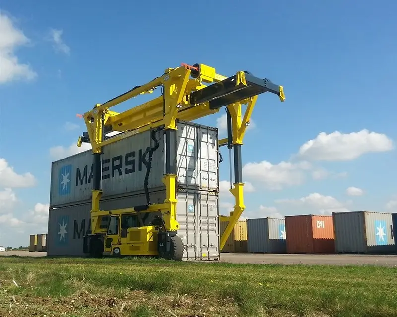 华隧智运：跨运车在港口作业中的优势体现