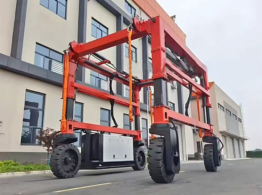 电动跨运车在重载搬运场景中的应用分析