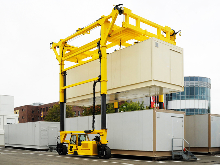 华隧重工：跨运车为什么正在成为储能柜搬运的核心装备？