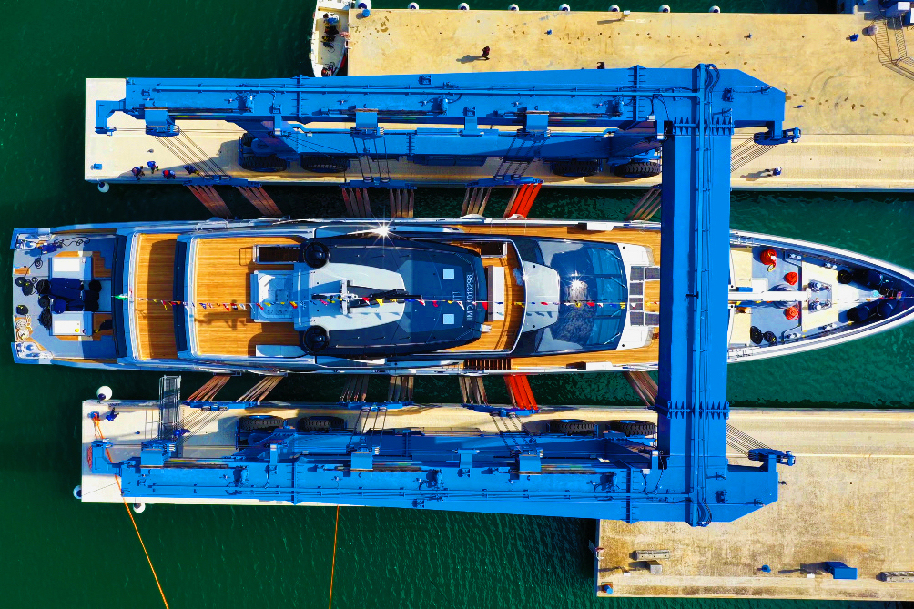 200-ton-travel-lift-3.jpg
